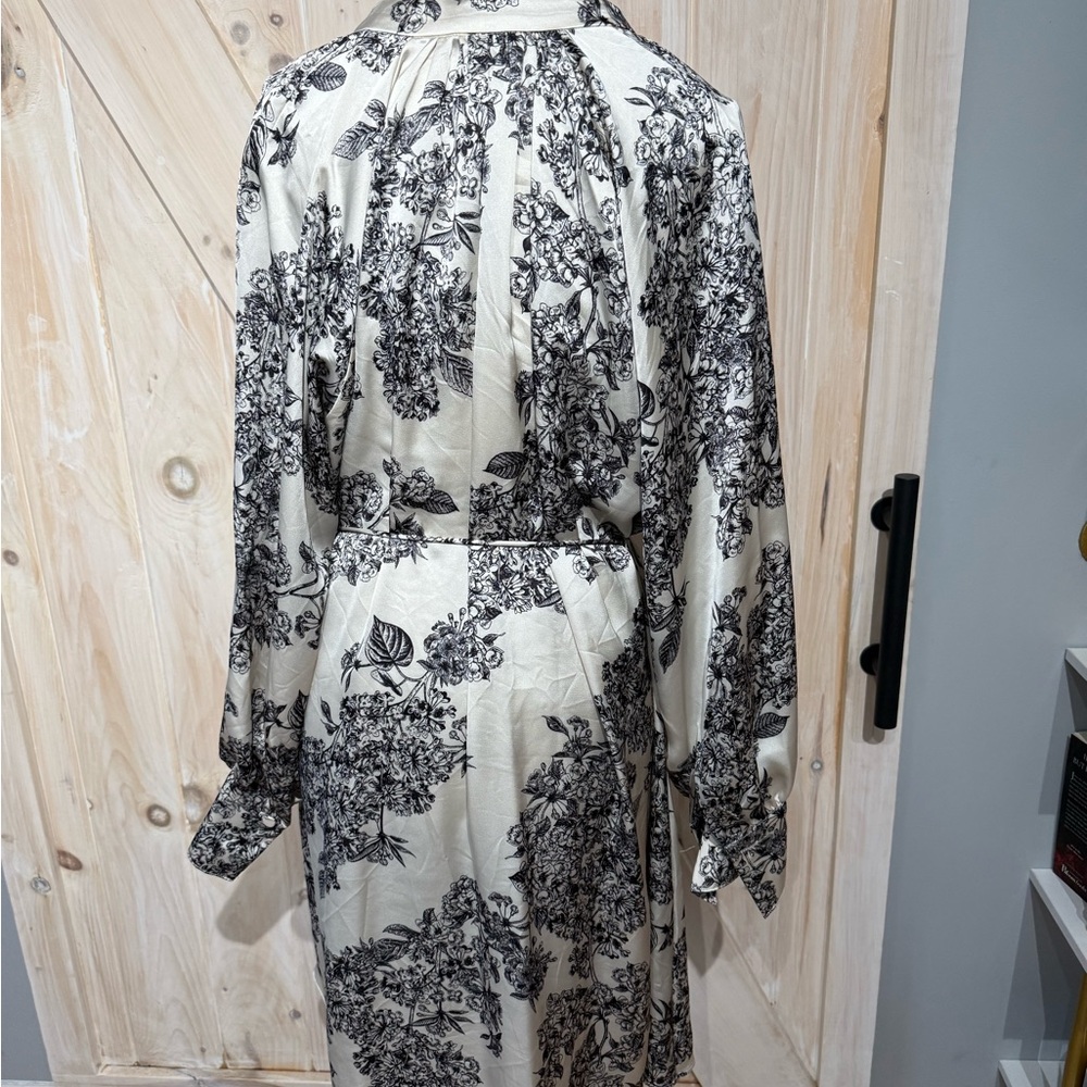 H&M Cream and Black Floral Long Sleeve Dress - Picture 2 of 2